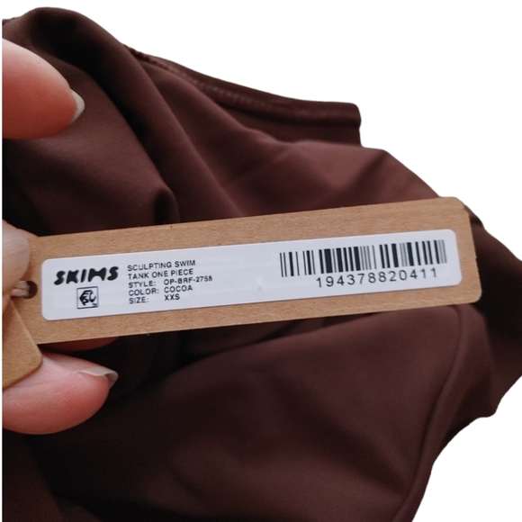 SKIMS Sculpting Swim Tank One Piece Bathingsuit - Small flaw - Picture 12 of 15